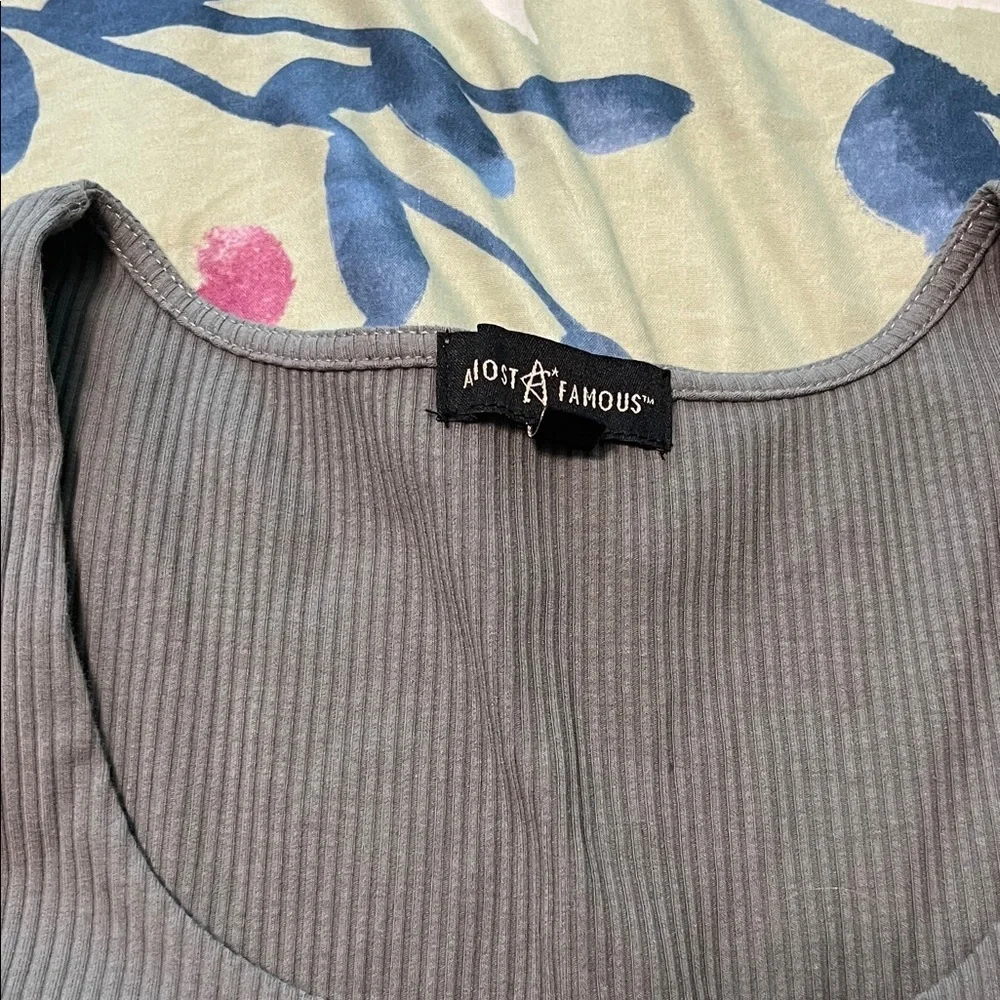 Almost Famous Ribbed long sleeved top New - Picture 3 of 5